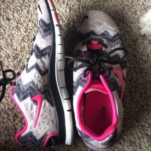 Chevron Nike Shoes Size 9